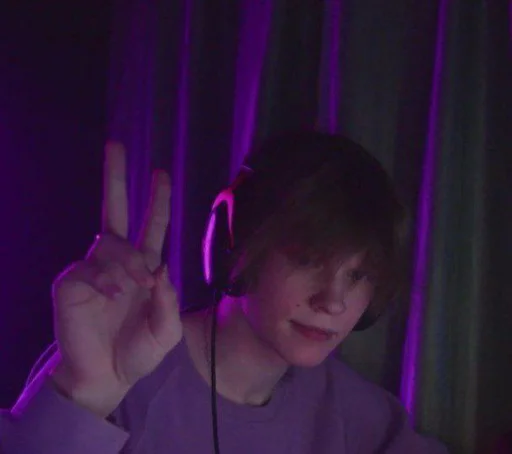 Человек фиолетовый человеческое лицо