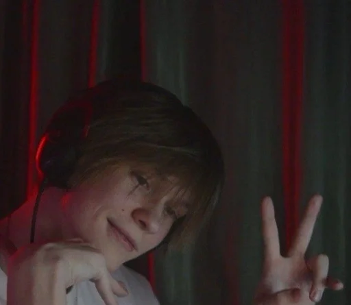 Человек человеческое лицо палец