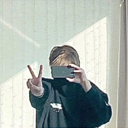 Человек одежда стена