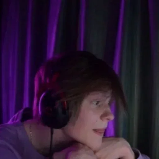 Человек занавеска человеческое лицо