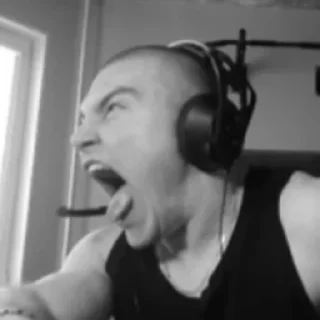 Человек наушники человеческое лицо