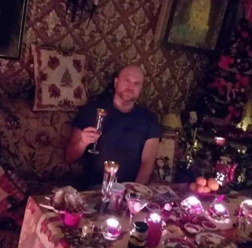 Человек комнатный свеча