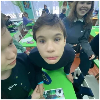Стикер <<< - 10