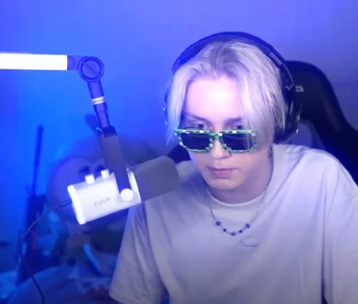 Стикер drakeoffc1_by_MoiStikiBot - 1