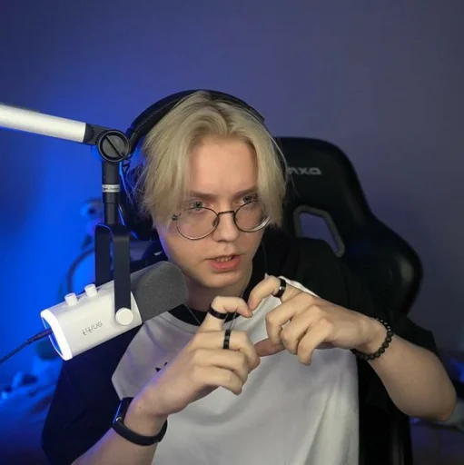 Sticker drakeoffc1_by_MoiStikiBot - 1