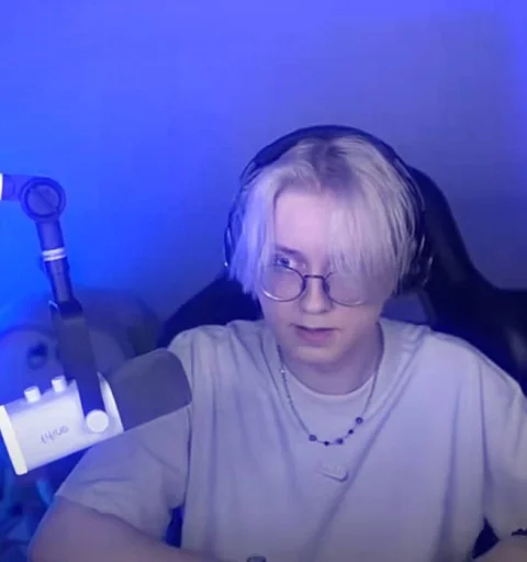 Sticker drakeoffc1_by_MoiStikiBot - 1