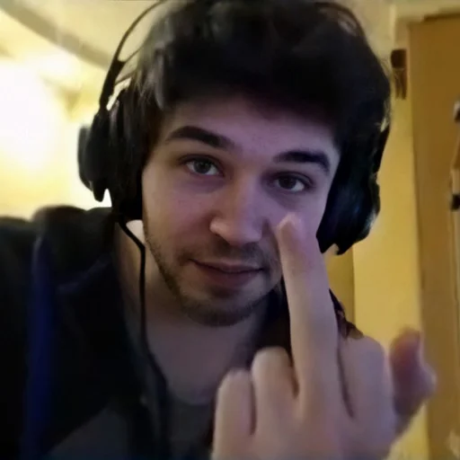 Человек наушники человеческое лицо