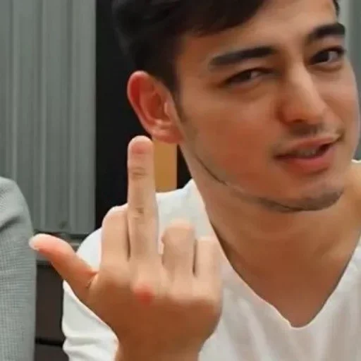 Человек человеческое лицо палец