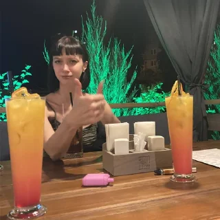 Стикер женская энергия - 1