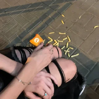 Стикер женская энергия - 3