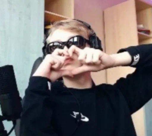 Sticker кто все эти люди? 89+ v2.0 - 6