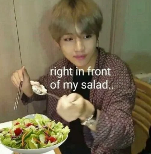 Человек пища салат