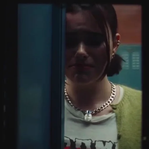 модный аксессуар ожерелье человеческое лицо