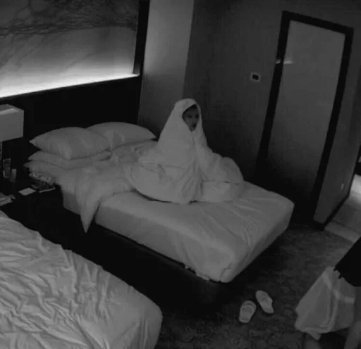 комнатный кровать стена