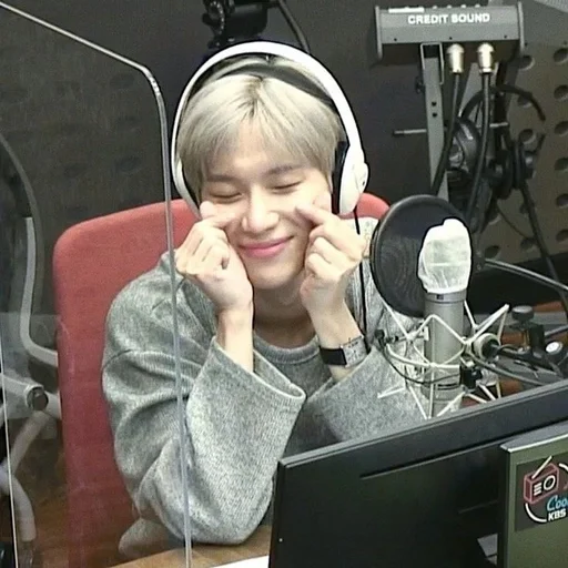 Человек человеческое лицо наушники