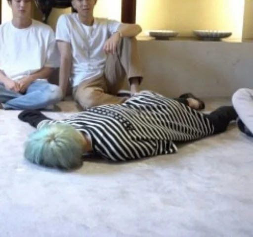 Человек комнатный кровать