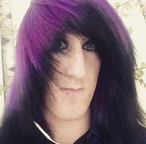 Человек одежда шиньон