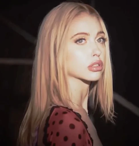 girlboss Faye by @uzkoglazyy - 