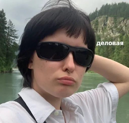 Человек на открытом воздухе защитные очки