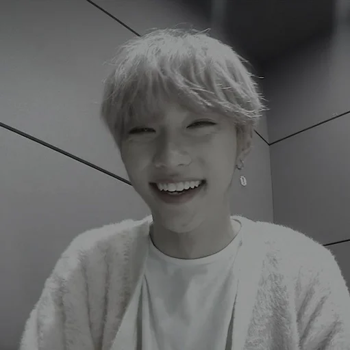 Sticker 𝗳#𝗟𝗶𝙭 . ՏKᘔ  %  @neozan - 1