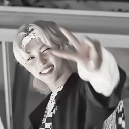 𖥻 felix : 🏛 : @lumicore_present - 