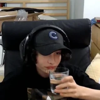 Стикер ࣪ .finn wolfhard  ‹‹ ✶ @polaroidstikers - 3