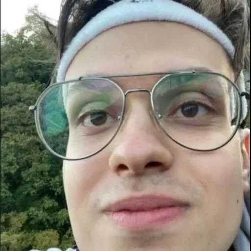 Sticker что-то между 89 и фрик - 9