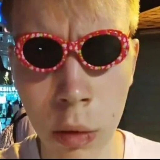 Sticker что-то между 89 и фрик - 7