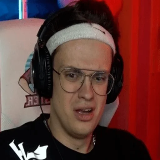 Sticker что-то между 89 и фрик - 5