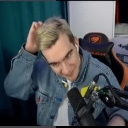 Sticker что-то между 89 и фрик - 4