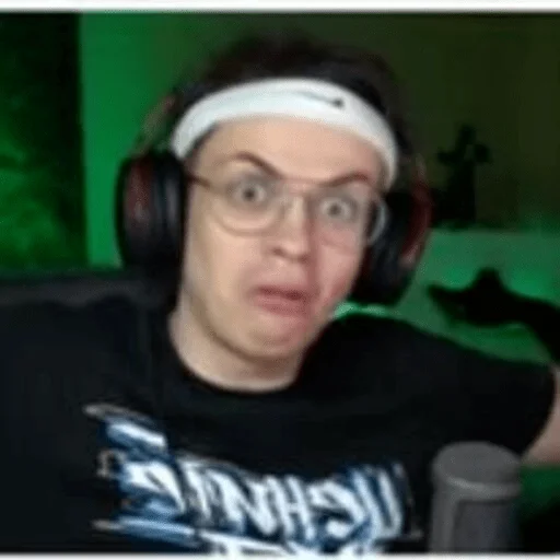 Sticker что-то между 89 и фрик - 1