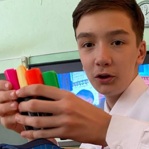 Sticker glavniy_HELPER - 1