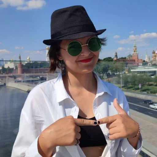 Человек модный аксессуар на открытом воздухе