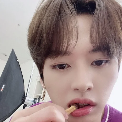 Стикер сиротки by @fStikBot - 11