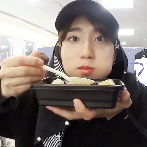 Стикер сиротки by @fStikBot - 8