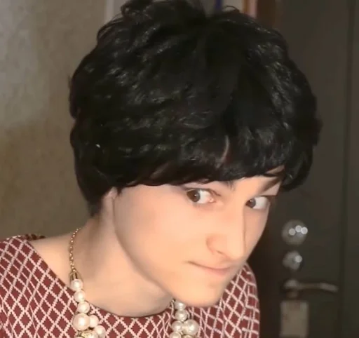 Человек одежда шиньон