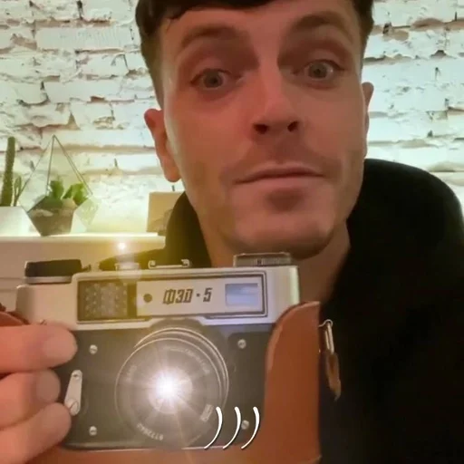 Человек фотоаппарат человеческое лицо