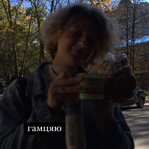 Человек на открытом воздухе дерево