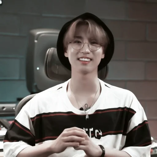 𝐻𝑎𝑛 𝐽𝑖𝑠𝑢𝑛𝑔:; 🦇 by @kpopstickerssss - 