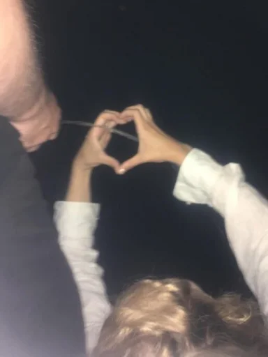 Человек палец запястье