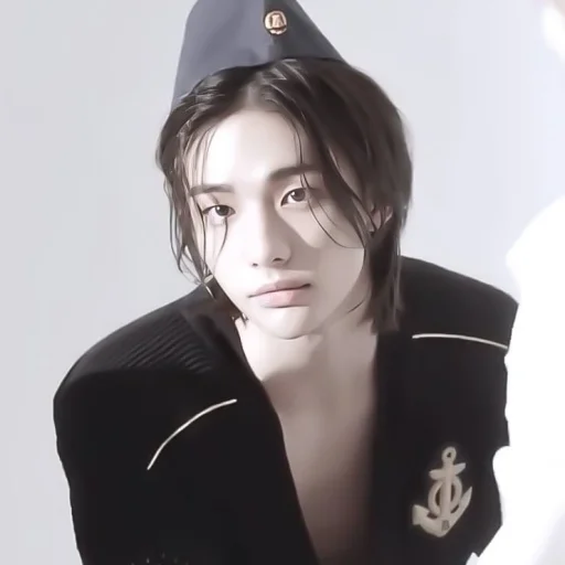 𖥻 🧉 : hyunjin : by @lumicore_present - Человек