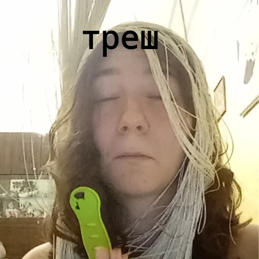 Стикер девочка с хлебом - 6