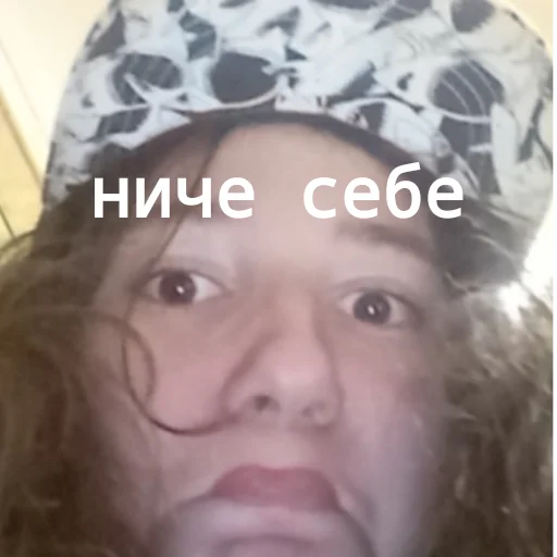 Стикер девочка с хлебом - 3