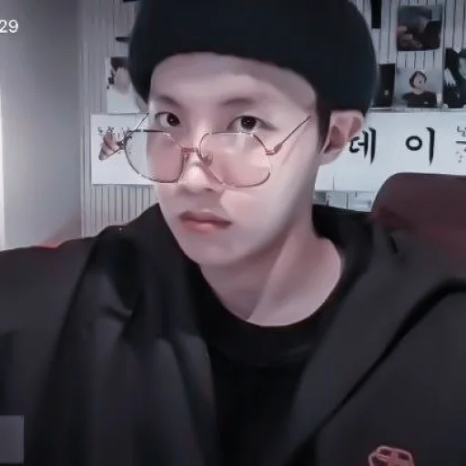 человеческое лицо комнатный очки