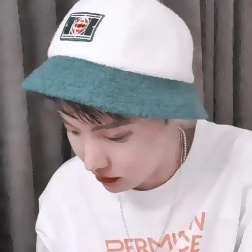 hoseok @strawberryxhelps :: @fStikBot - Человек