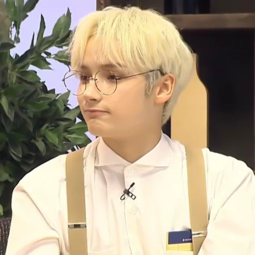 𝐻𝑢𝑒𝑛𝑖𝑛𝑔 𝐾𝑎𝑖:; 😊 by @kpopstickerssss - 