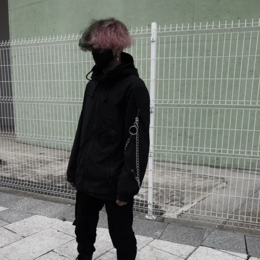 Человек на открытом воздухе забор