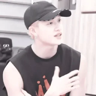 Sticker #𝐦𝐨𝐨𝐝: ℎ𝑦𝑢𝑛𝑐ℎ𝑎𝑛 ;: by @paradismaudit - 1