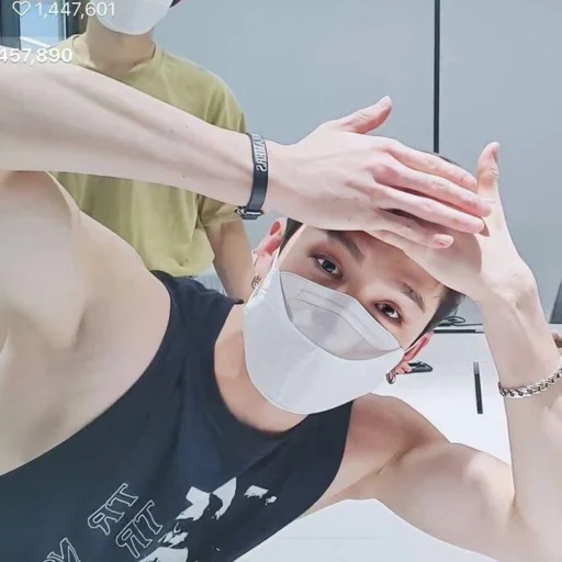 Человек человеческое лицо модный аксессуар