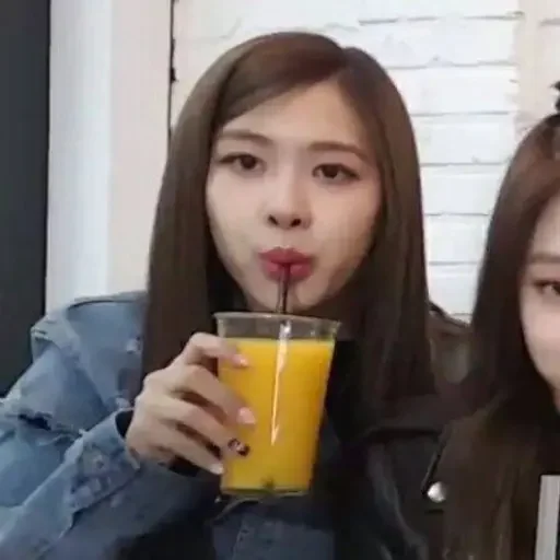 Стикер imnotscarykimjisoo - 1